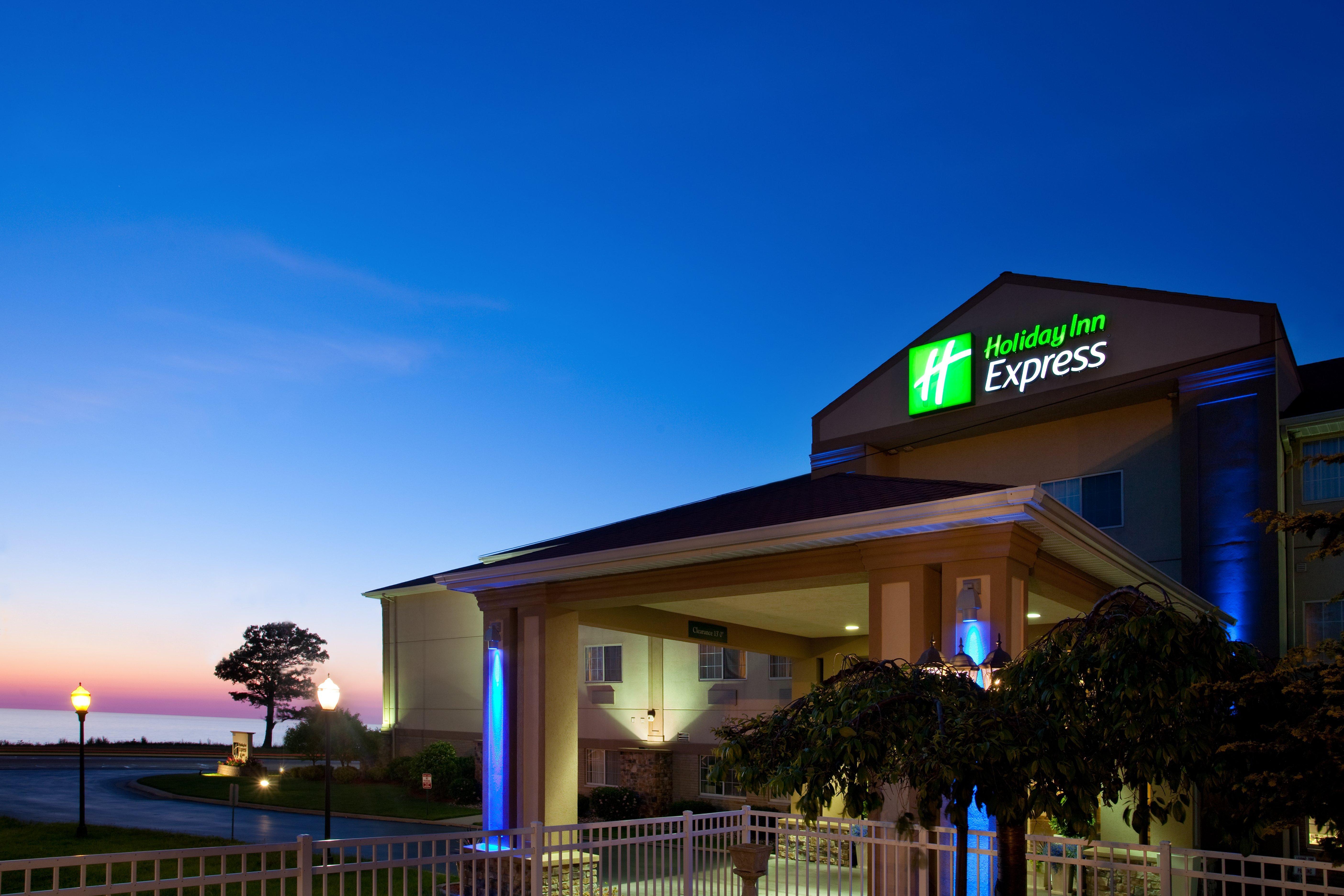 Holiday Inn Express Hotel & Suites-Saint Joseph By Ihg Bagian luar foto