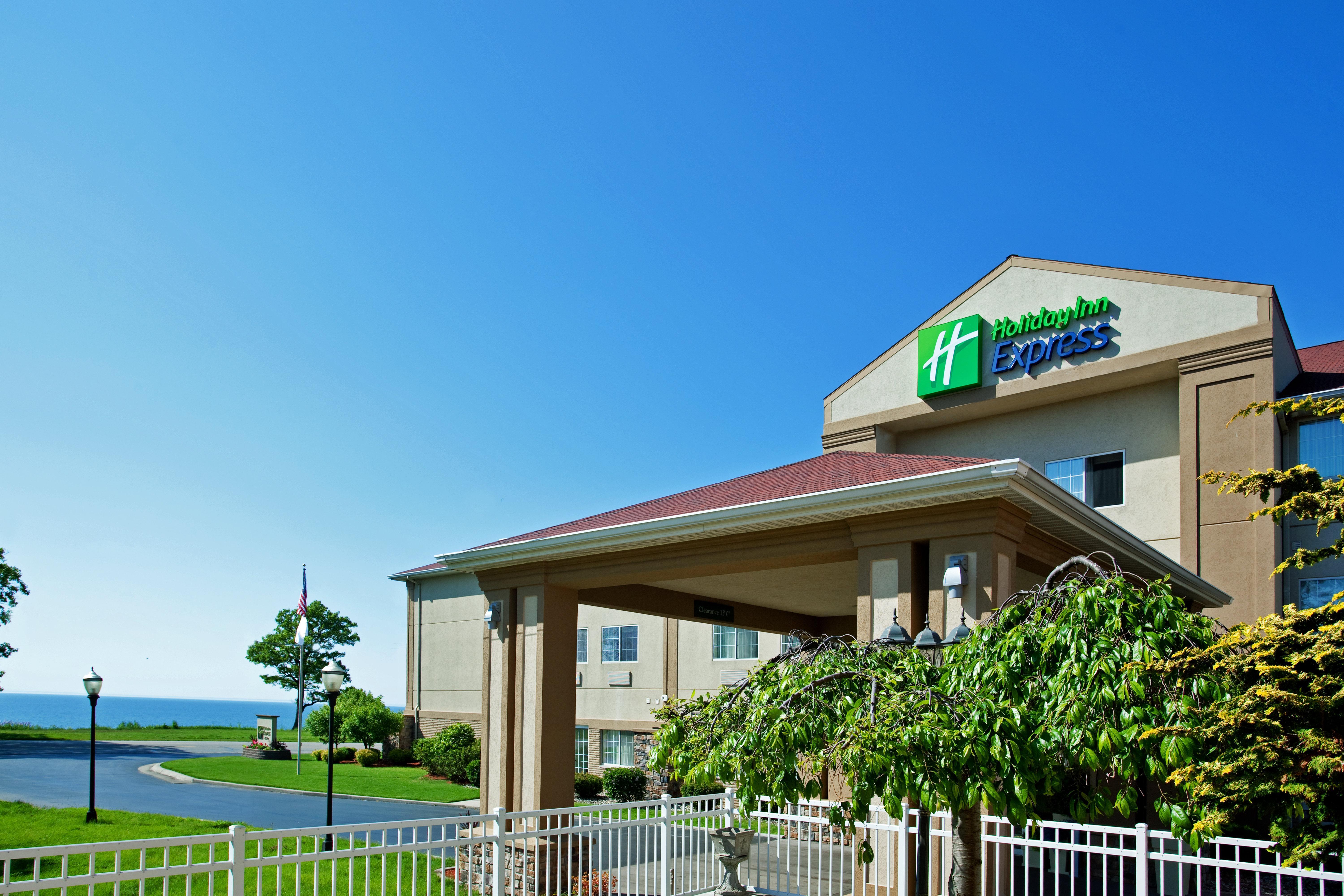 Holiday Inn Express Hotel & Suites-Saint Joseph By Ihg Bagian luar foto