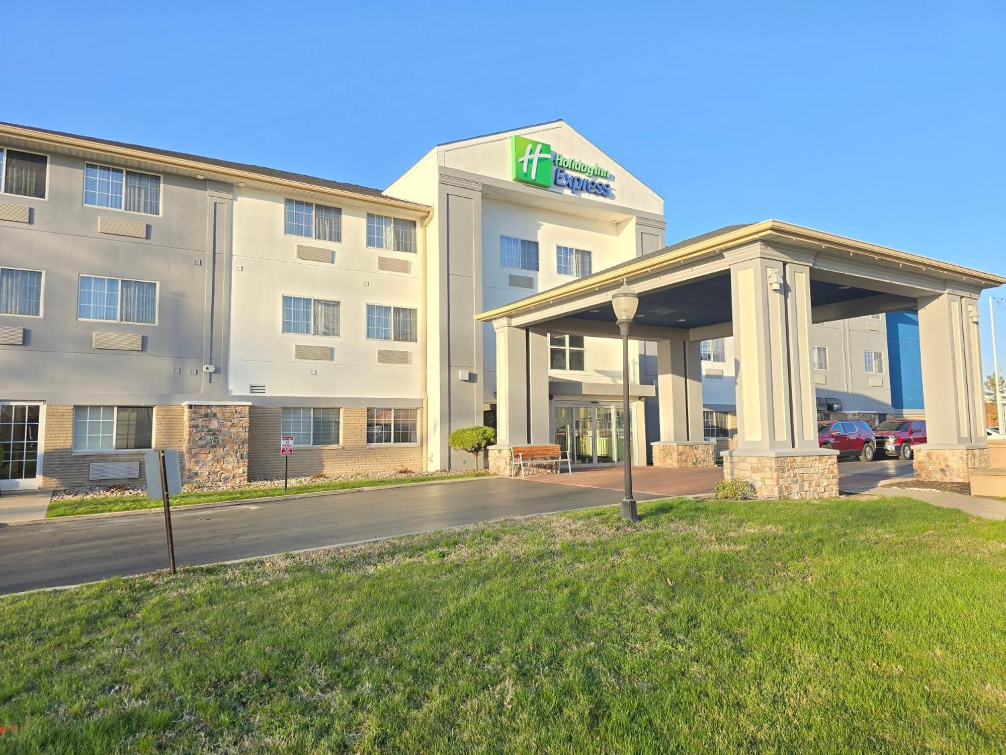 Holiday Inn Express Hotel & Suites-Saint Joseph By Ihg Bagian luar foto